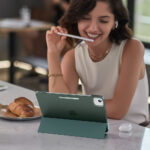 ESR - Ascend Trifold - iPad Air 13 (2024) - Forest Green – Image 7